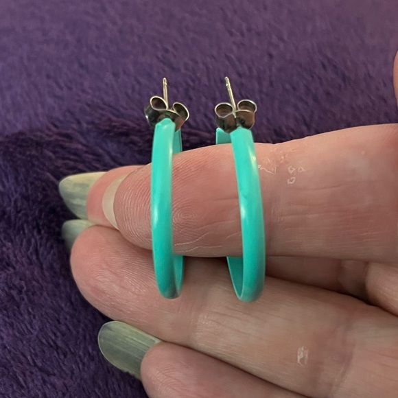 🆕Teal 3/4 hoop post earrings. The hoop is 1” across. NIB. - Picture 6 of 9